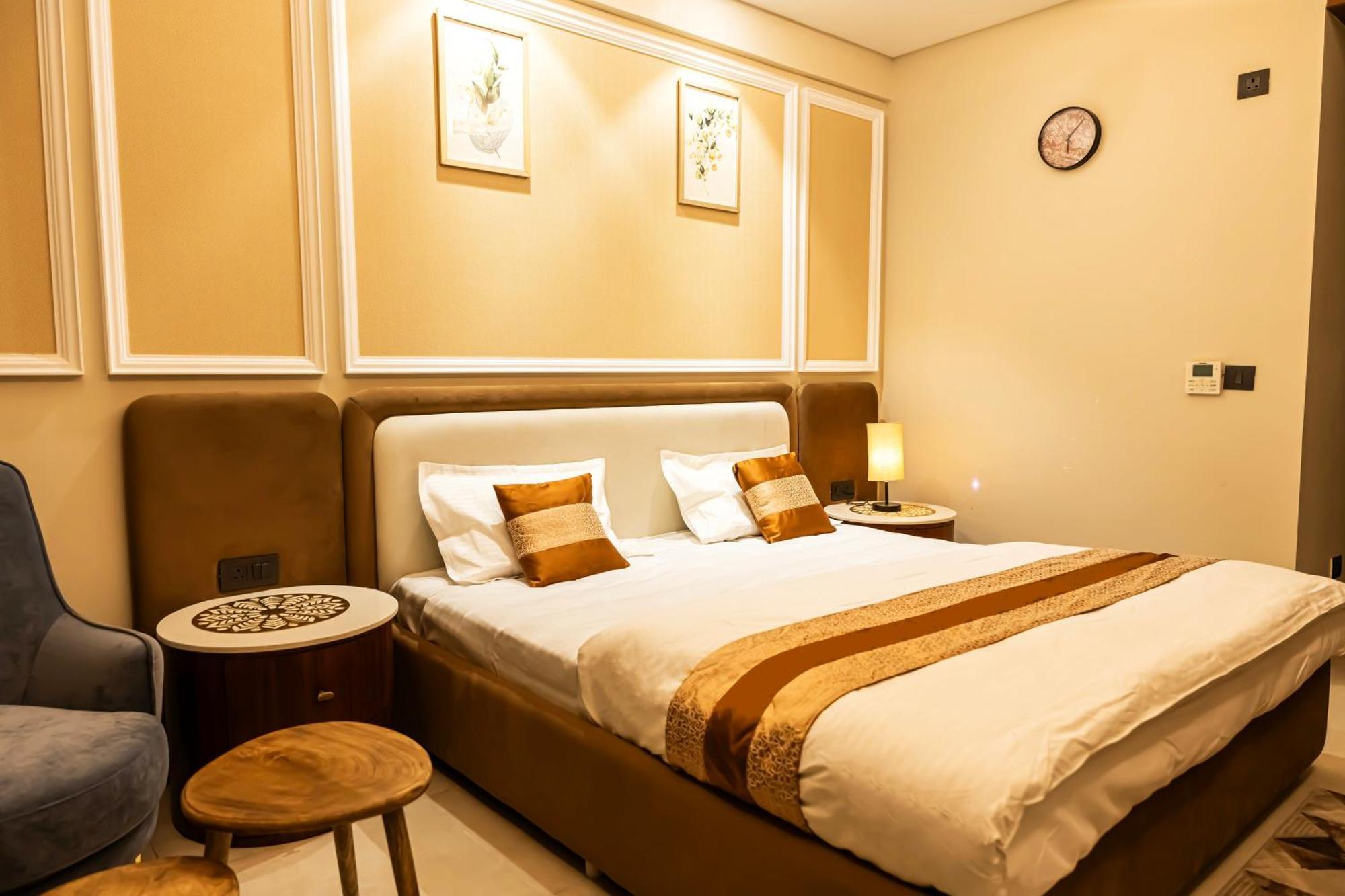 Bed and Breakfast Omaxe Hazratganj , Khusi Mahal Lucknow Zewnętrze zdjęcie