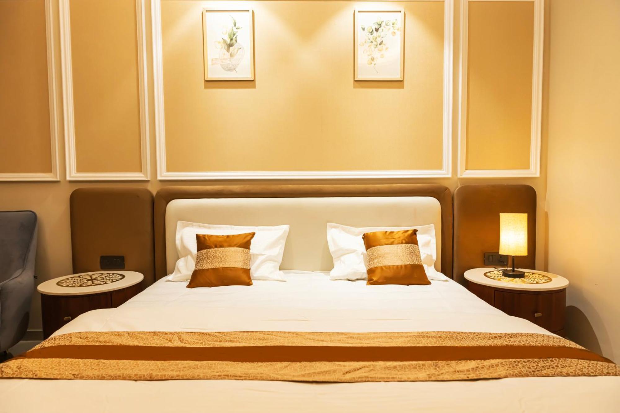Bed and Breakfast Omaxe Hazratganj , Khusi Mahal Lucknow Zewnętrze zdjęcie